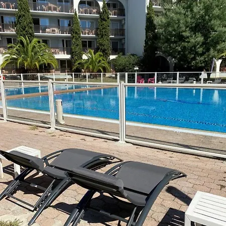 Ξενοδοχείο Biarritz-parme 3*