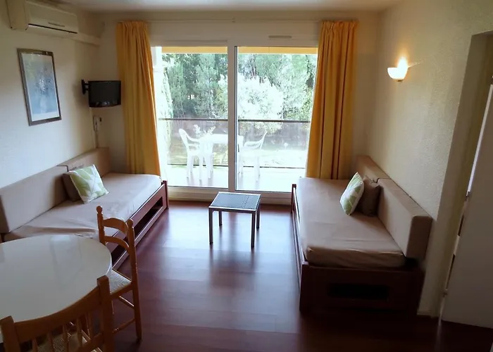 Biarritz-parme 3* אנגלה